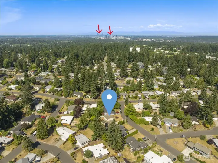 Convenient commute to workplaces in downtown Bellevue, Redmond, Issaquah and Seattle downtown pointed by arrows relative to the house location.