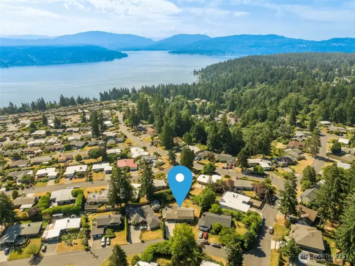 Minutes to Lake Sammamish and all water activities