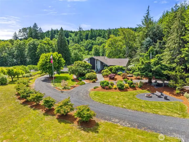 3 bed, 3 bath, 2700 +/- sq ft, on 7.05+/- acres with shop, barn, and green house in Chehalis WA. 3 bed, 3 bath, 2700 +/- sq ft, on 7.05+/- acres with shop, barn, and green house in Chehalis WA.