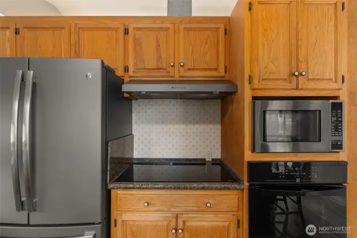 Kitchen including all appliances. Kitchen including all appliances.