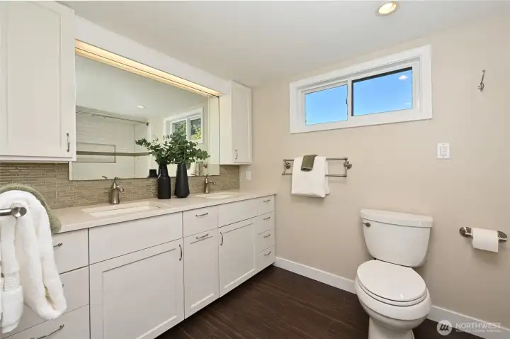 Full bath upstairs.