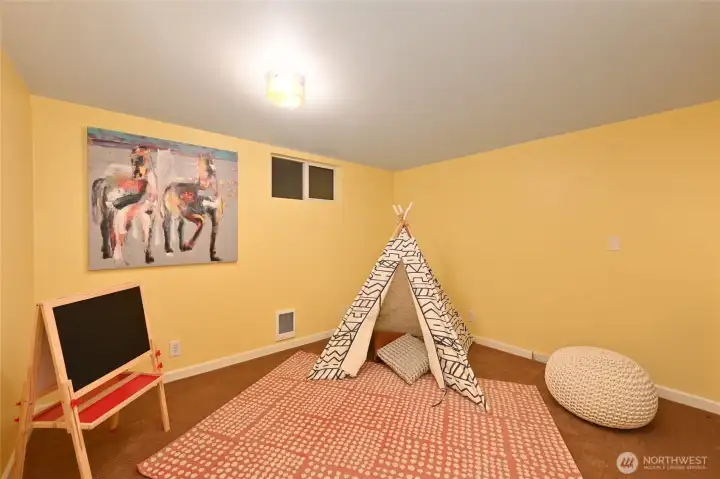 Bonus room in lower.
