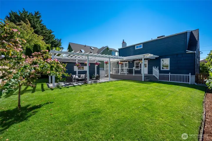 You will love this dreamy, level, emerald-green retreat.