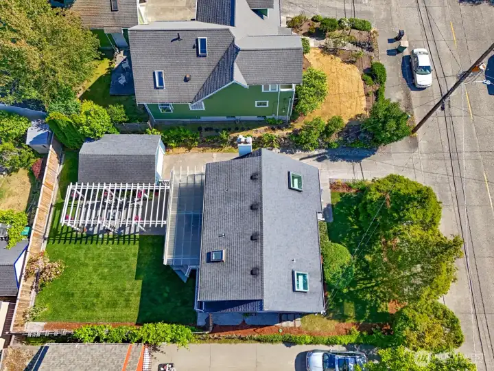 Very quiet pocket, close to Alki Beach, Admiral & Alaska Junction.