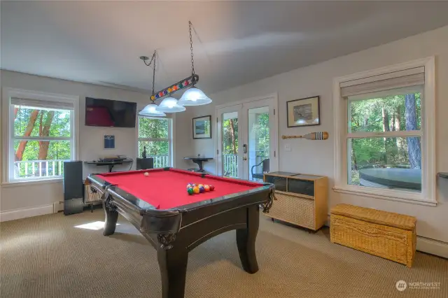 Entertainment room with pool table included!