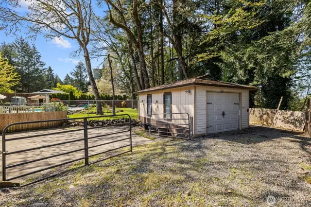 Detached Garage