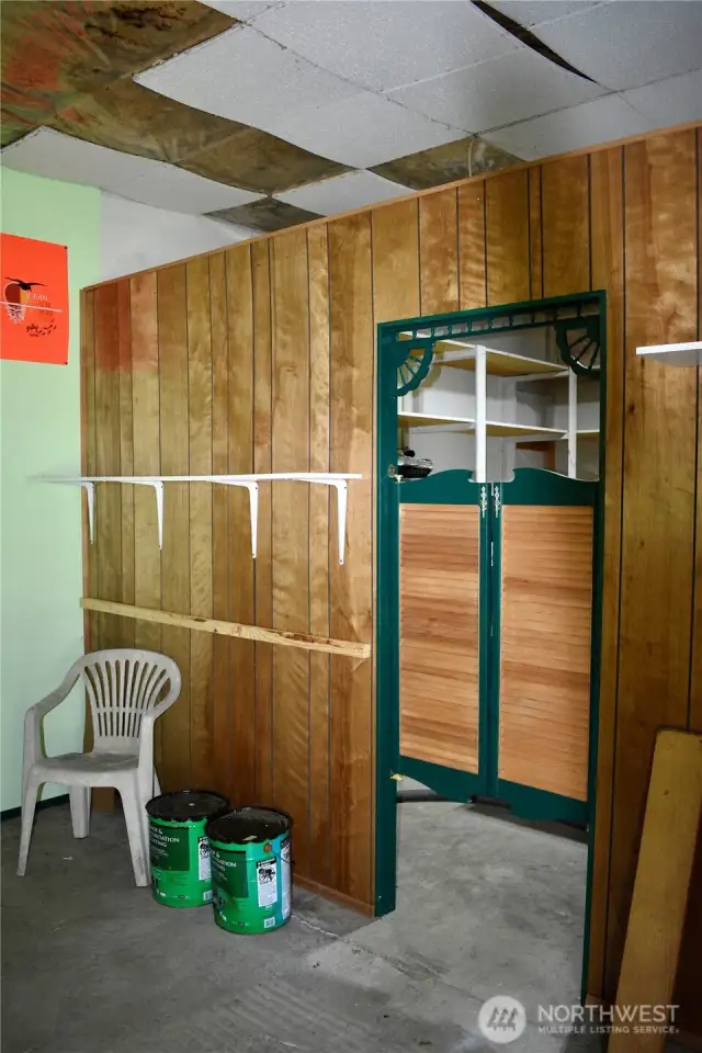 Entrance space in shop, access to storage space