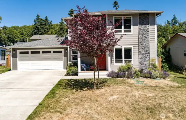 Welcome to 1223 Leahy Drive located in the beautiful waterfront community of Admiral's Cove!