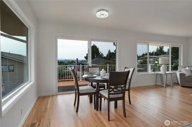 Dinig room with big views.
