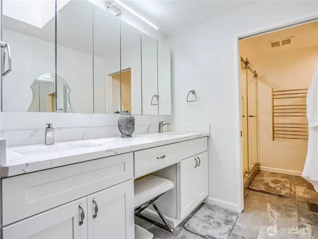 Primary bath with dual sinks