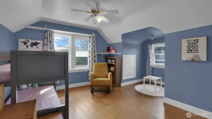 Second upstairs bedroom