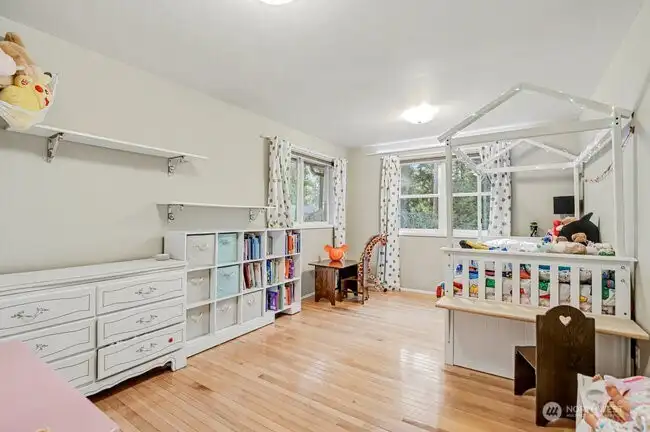Extremely Large bedrooms.