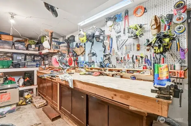 Work bench in Garage