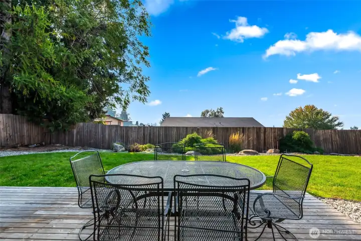 Spacious back deck patio with plenty of room to enjoy.