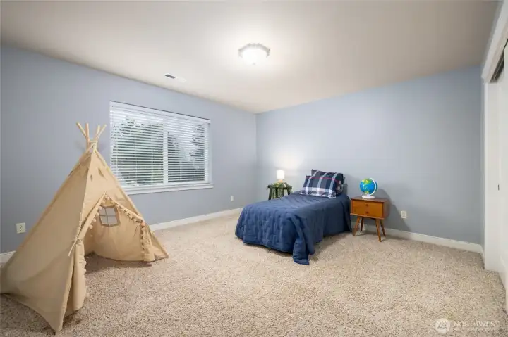 Second guest bedroom.  Plenty of space, even for a king size bed.