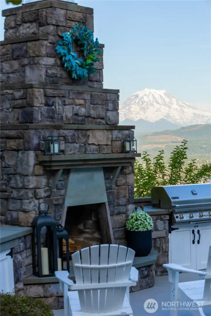 It is hard in photos to capture the sheer magnitude of the Rainier views. They are truly incredible.
