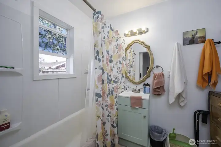 Unit C Full Bath