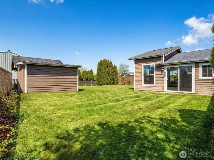 Large flat lot perfect for garden