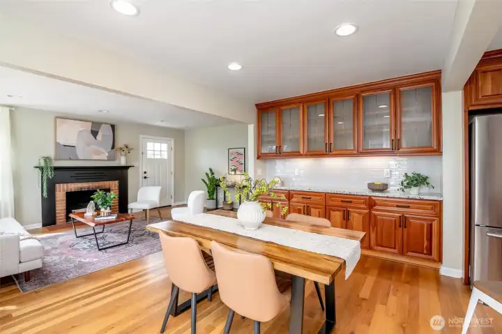 Plenty of storage along the wall, for pretty dishes or cookbooks on display, and hidden away storage too.