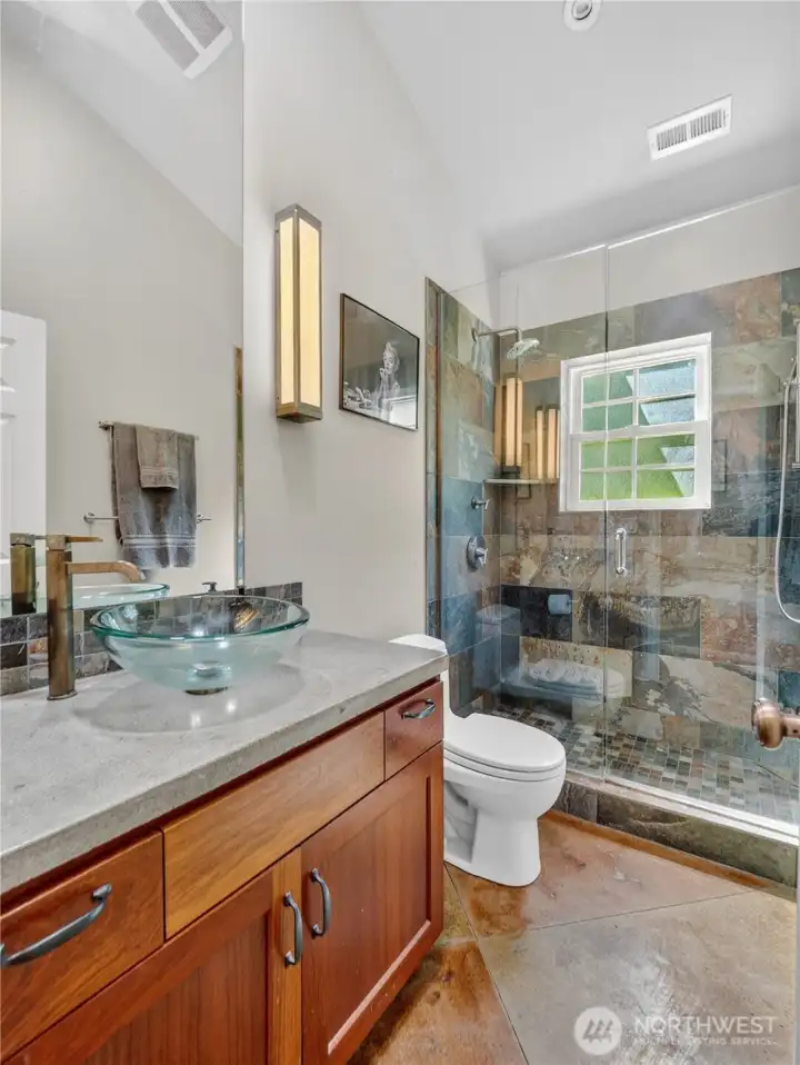 Detached ALU 3/4 bathroom.