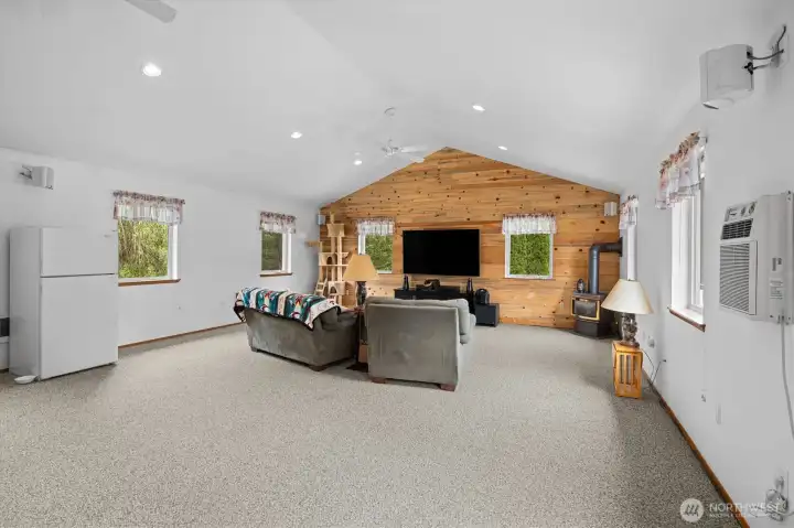 Enormous bonus room with abundant windows that fill the space with natural light Enormous bonus room with abundant windows that fill the space with natural light