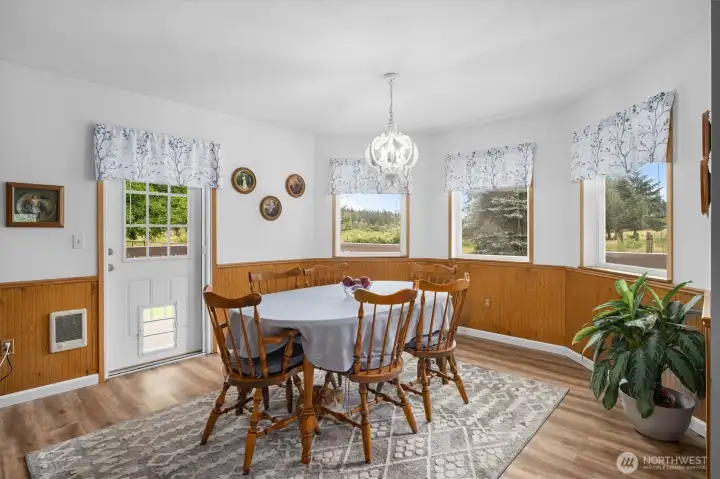 Inviting and roomy dining room space with scenic views and charming details. Inviting and roomy dining room space with scenic views and charming details.