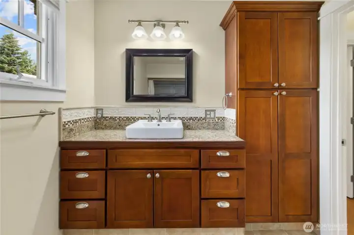 The full bathroom is a bright and functional space designed for comfort. The full bathroom is a bright and functional space designed for comfort.