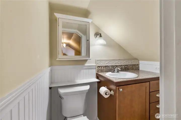 Convenient half bath on the upper level. Convenient half bath on the upper level.