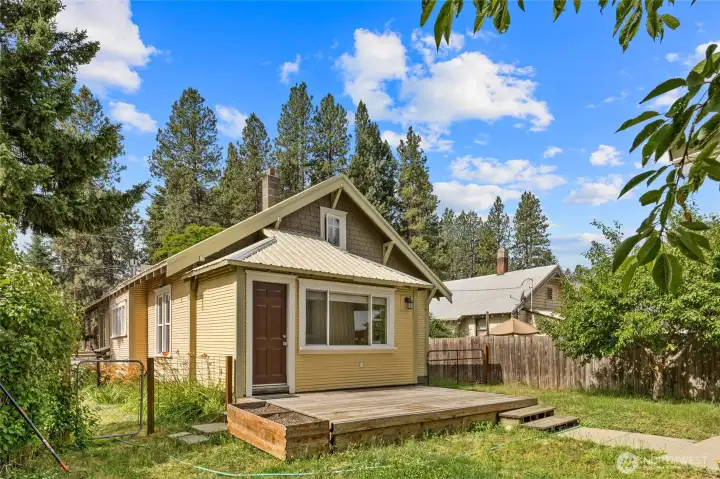 Step outside and enjoy your own private outdoor retreat. Step outside and enjoy your own private outdoor retreat.