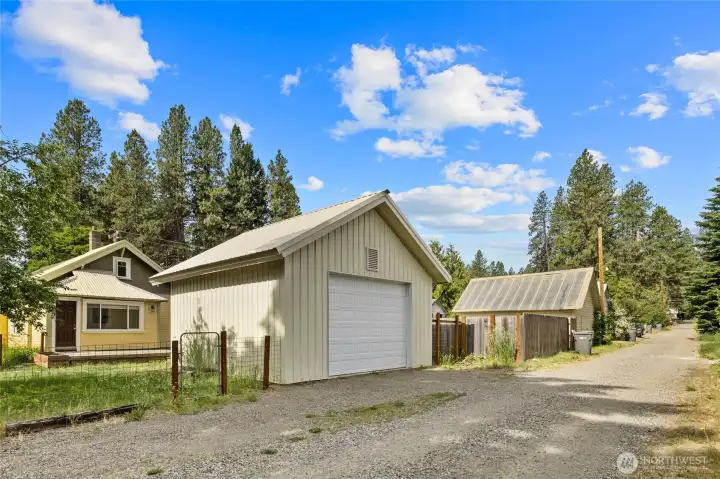 A property that combines charm, convenience, and versatility. A property that combines charm, convenience, and versatility.