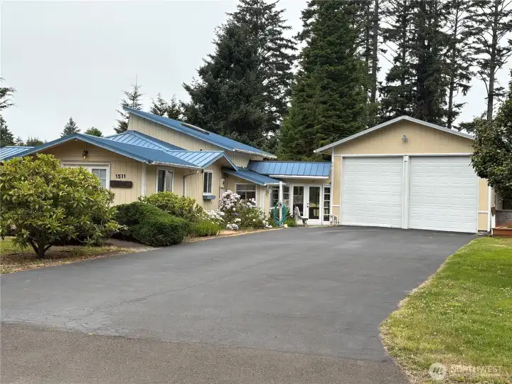 Showing the very long paved driveway and front yard of the home Showing the very long paved driveway and front yard of the home