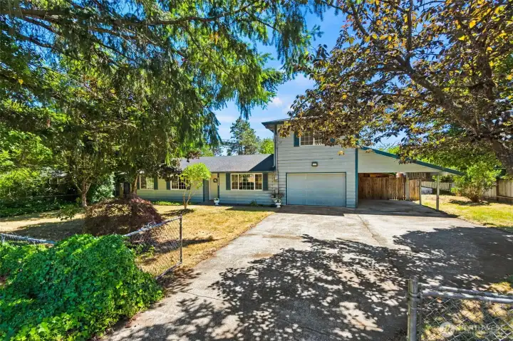 Mature Landscaping greets you Home! Mature Landscaping greets you Home!