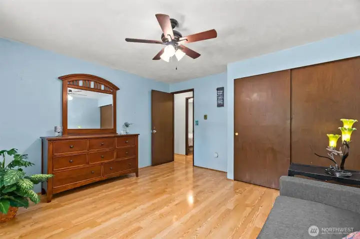 Larger back bedroom with closet Larger back bedroom with closet