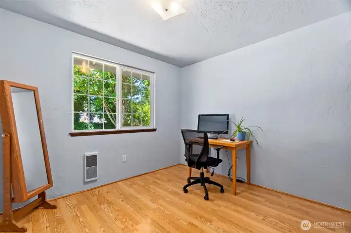 Right front room with a closet Right front room with a closet