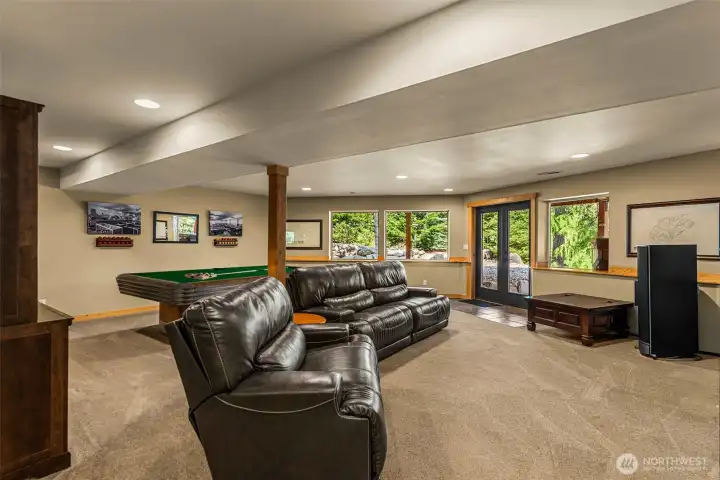 Walk-out family room