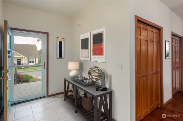 Open tiled entry and 1638 square feet of living space to enjoy!  Virtually staged.