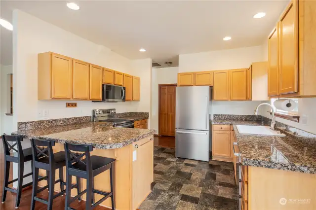 Granite countertops, SS appliances, nice kitchen bar area! All appliances stay with the house!