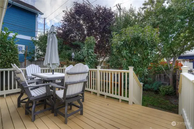 Large deck off kitchen.