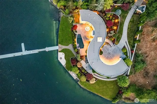 A true work of art from above – the S House’s iconic curves embrace dual circular courtyards and frame panoramic bay views. With 335’ of private shoreline, manicured grounds, and a rare deepwater dock, this Gig Harbor estate is as functional as it is unforgettable
