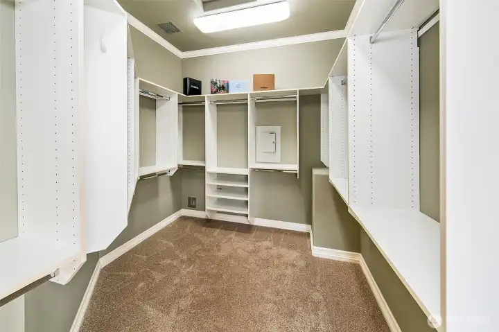 walk in closet off primary bath