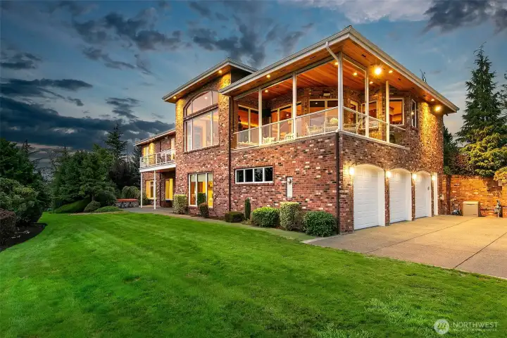 a view and a level lawn? hard to come by!