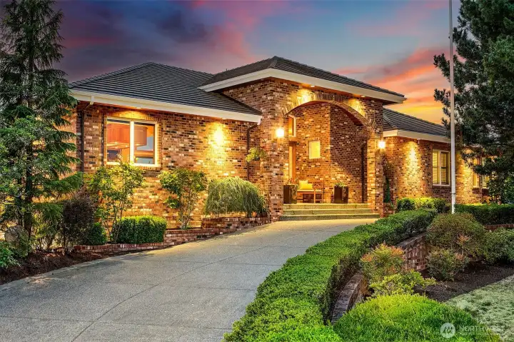 Brick homes are known for exceptional durability, low maintenance and enhanced energy efficency.