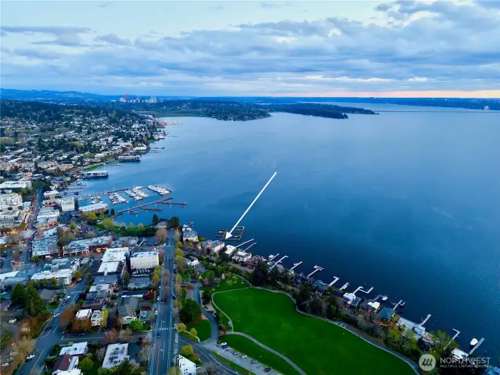 Shopping, dining, beaches & boating right outside your door!