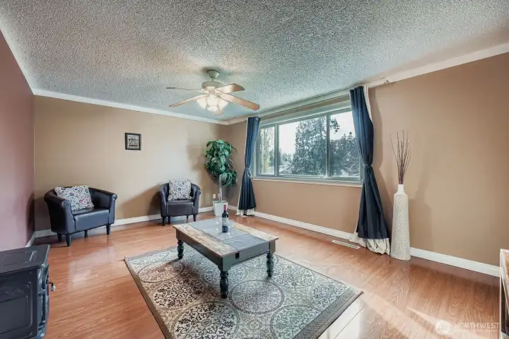 2nd living/Bonus upstairs with west facing window overlooking the front yard, ceiling fan & crown molding
