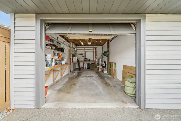 1 car garage with storage