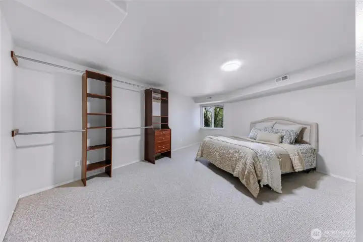 Bedroom (2 of 2)