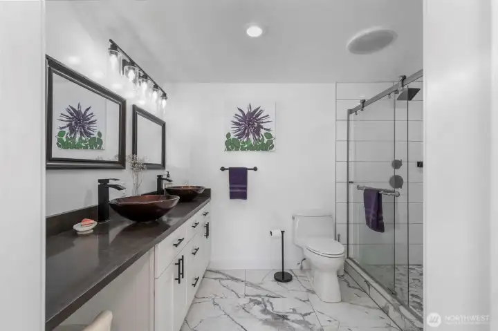 Stunning en-suite bath. Newly remodeled