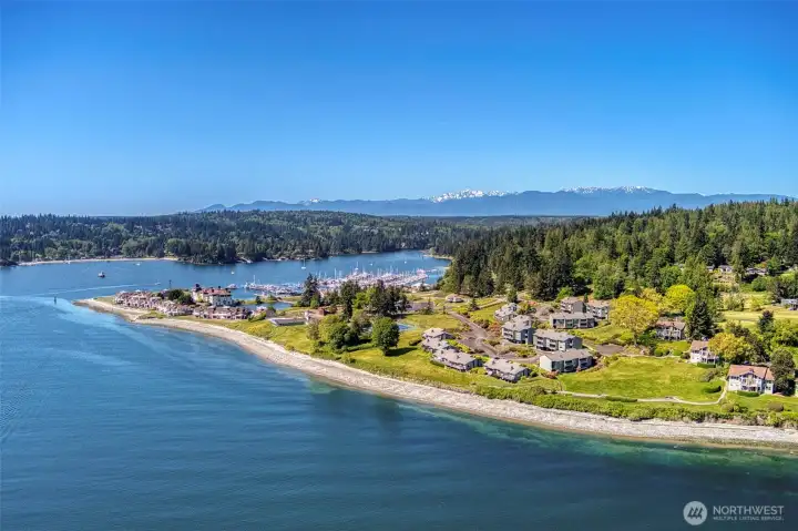 Such a great community and close to Beach club amenities.