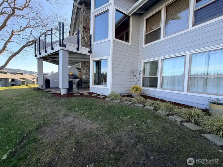 Enter through the back with no steps.