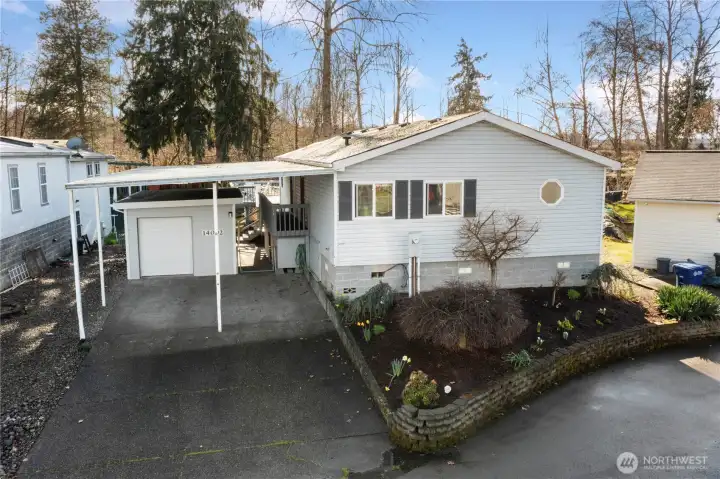 Double carport attached to the home to keep you dry on our wet wintery days. Double carport attached to the home to keep you dry on our wet wintery days.